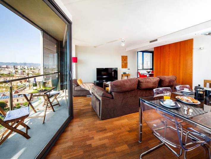 Apartamento vacacional entero, Victoria Diagonal Mar 1: Lujoso Apartamento Turístico Dúplex Cerca de la Playa in Centro Barcelona, Barcelona