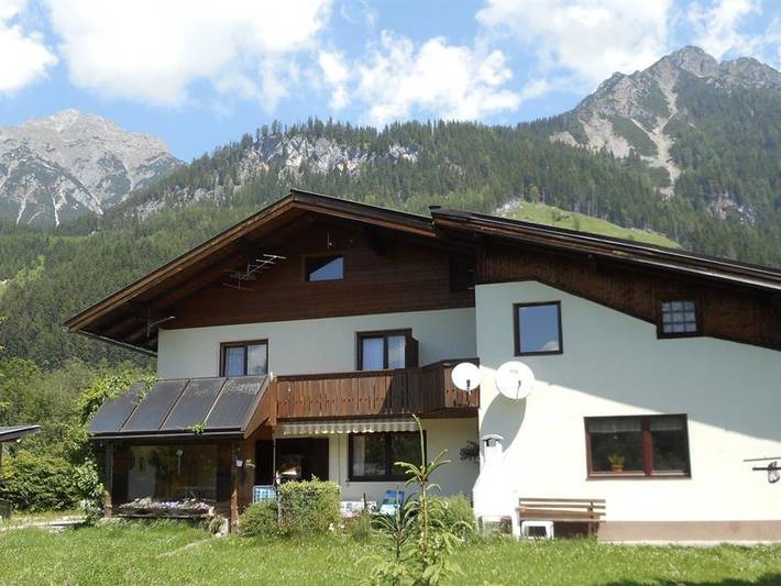 Zimmer für 2 Personen, mit Balkon und Terrasse sowie Garten