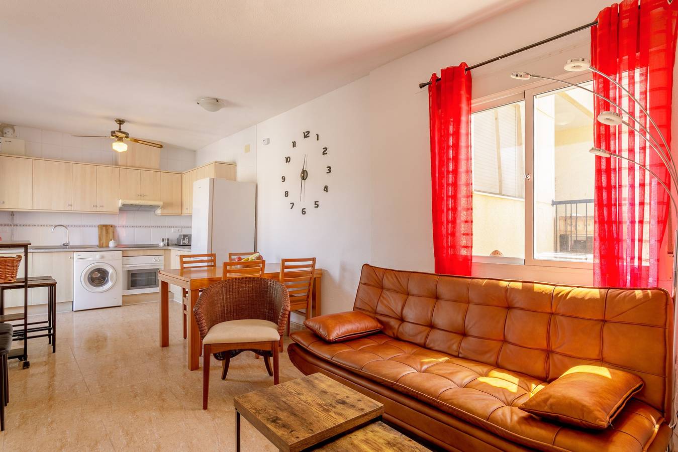Casa Vacacional 'Dawn Of Busot' con Terraza Privada, Jardín Privado y Wi-Fi in Busot, Costa Blanca