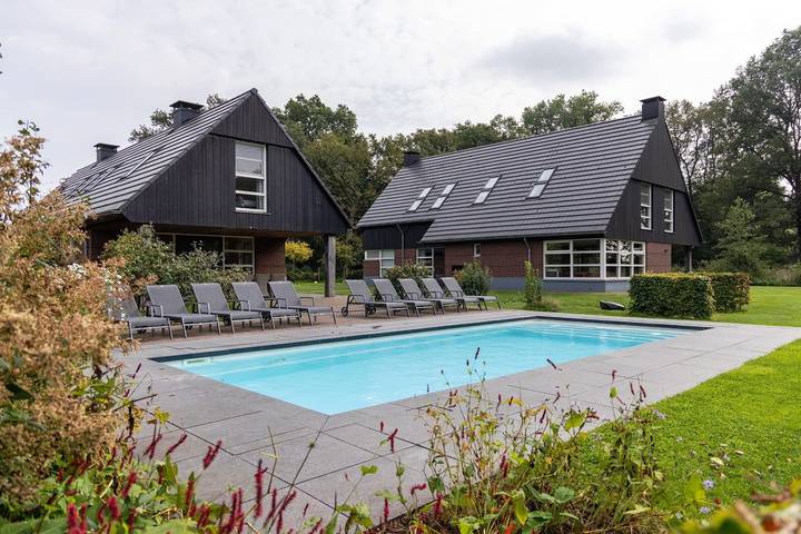 Ferienhaus für 20 Personen, mit Balkon/Terrasse und Terrasse sowie Garten und Sauna in Aalten