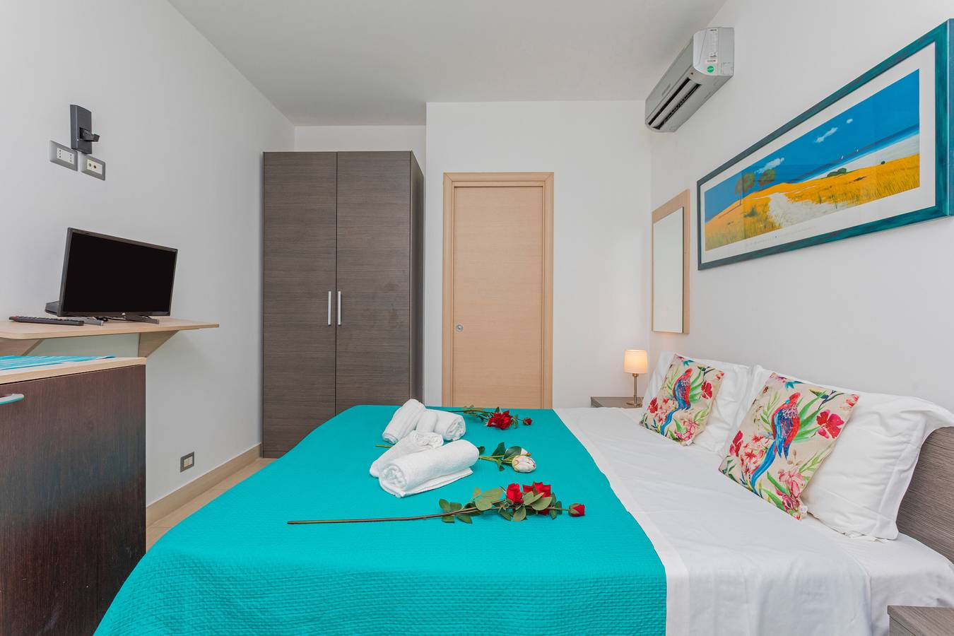 Room 'Camera Tripla Primo Piano 209' with shared terrace, Wi-Fi and air conditioning in Giardini-Naxos, Messina Provinsen