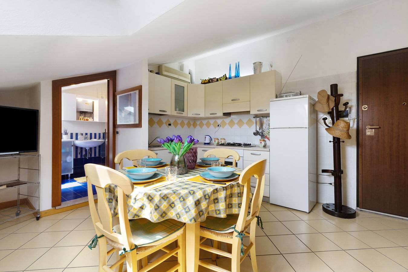Ganze Wohnung, Ferienwohnung "Mansarda Di Ponente" in Strandnähe mit Gemeinschaftsgarten und Klimaanlage in Caorle, Venedig Provinz
