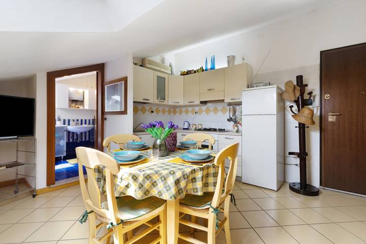 Appartamento intero, Appartamento "Mansarda Di Ponente" vicino alla spiaggia con giardino in comune & A/C in ogni stanza in Spiaggia di Ponente (Caorle), Caorle