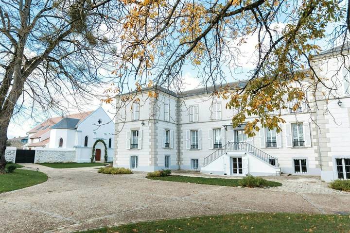 Location de vacances pour 33 personnes, avec jacuzzi ainsi que jardin et terrasse, animaux acceptés à Cerny