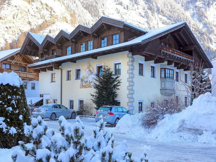 Ferienwohnung für 2 Personen, mit Balkon und Garten sowie Sauna in Längenfeld