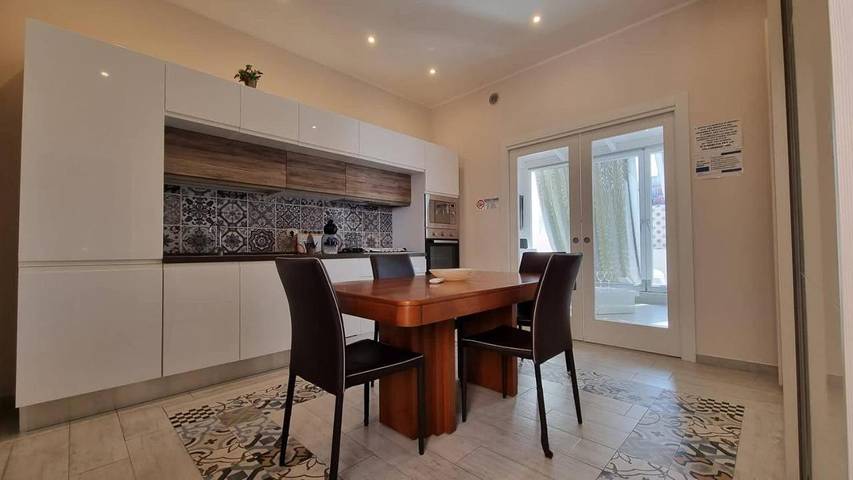 Ferienwohnung für 4 Personen, mit Balkon und Ausblick, kinderfreundlich in Taranto