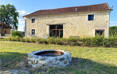 Gîte pour 12 personnes, avec terrasse et piscine à Lussas-et-Nontronneau