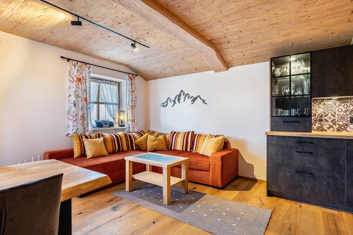 Ganze Wohnung, Ferienwohnung 'Steinbacher' mit Bergblick, Balkon und Wlan in Inzell, Bayerische Alpen