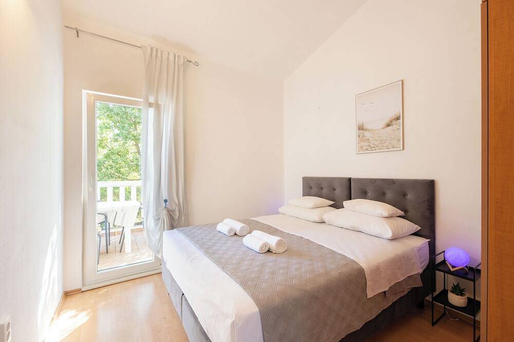 House Runjic w. pool, large garden and playground in Split-Dalmatien