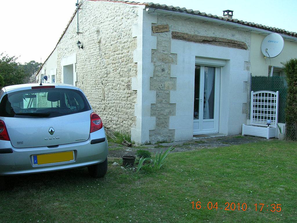 Location maison pierre campagne, plage à 900 m in Meschers-sur-Gironde, Région de Saintes