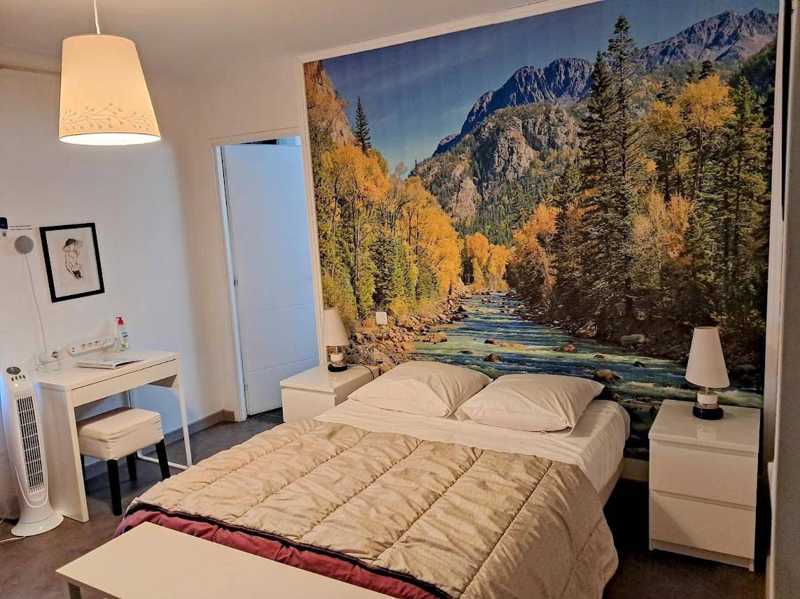 Chambre avec salle de bain privatisée avec petit déjeuner compris in Auxonne, Région de Dijon