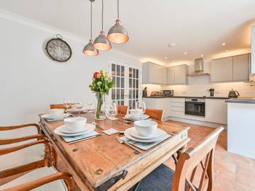 Holiday Rental for 10 People in St Austell, Cornwall, Photo 2