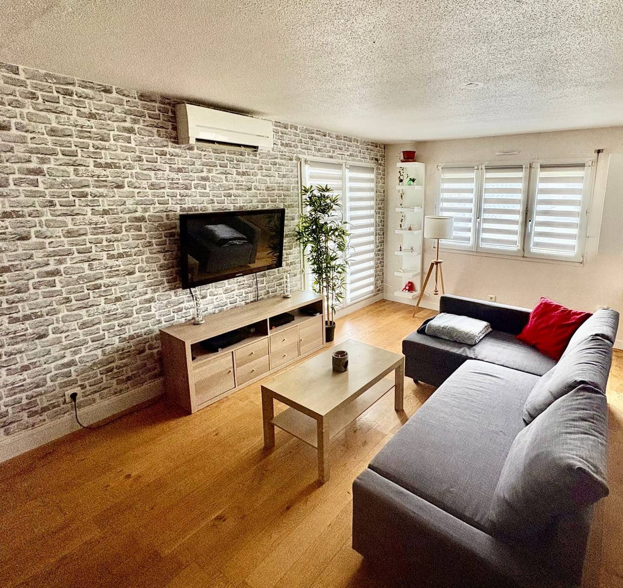 Ganze Wohnung, Ferienwohnung für 4 Personen mit Terrasse in Illkirch-Graffenstaden, Region Straßburg