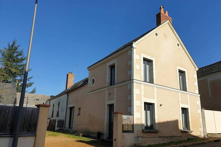 Gîte pour 9 personnes, avec terrasse et jacuzzi à Genneteil