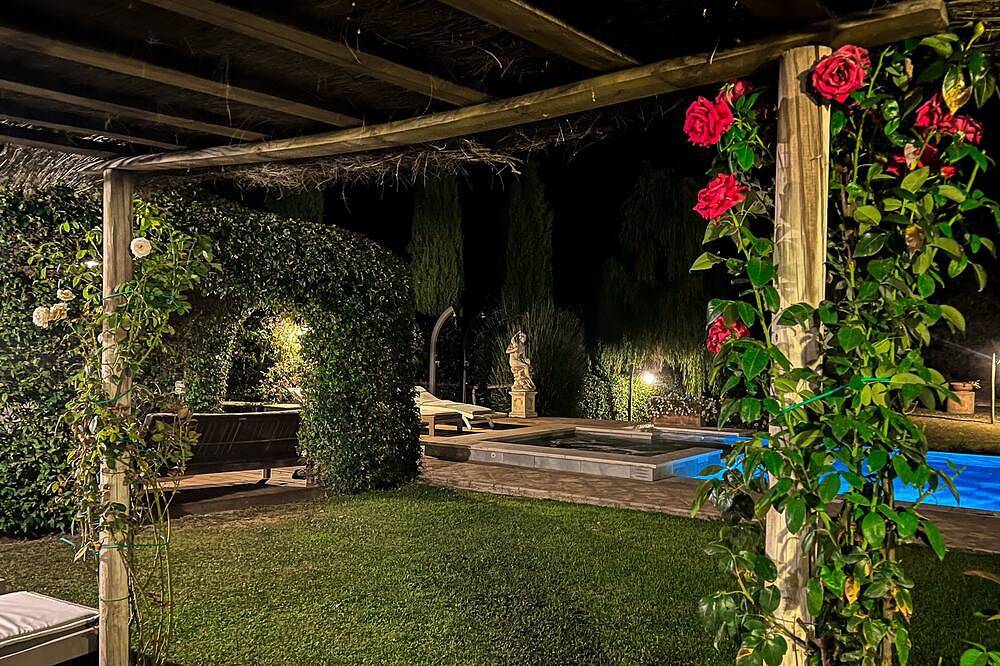 Luxury Villa Iris , 6 rooms with bathrooms, swimming pool, spa, sauna. in San Gimignano, Siena Province