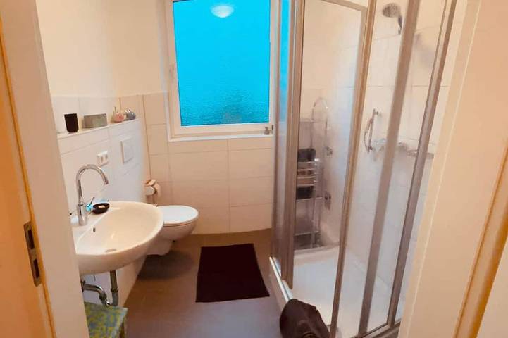 Ganze Wohnung, Zimmer \"white\" in Wg - zentral & ruhig - Vw, Autostadt, Vfl- Parkplatz und Wlan in Wolfsburg, Braunschweig und Umgebung
