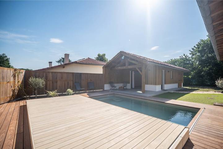 Maison de vacances pour 6 personnes, avec piscine ainsi que jardin et balcon, adapté aux familles