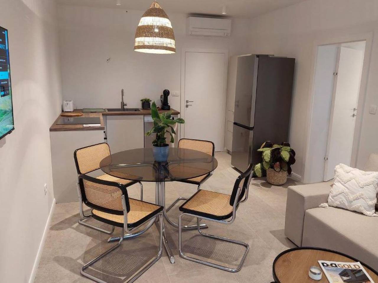 Ganze Wohnung, The Nest, eine moderne Wohnung in einer authentischen mediterran-adriatischen U in Plat, Dubrovnik-Neretva