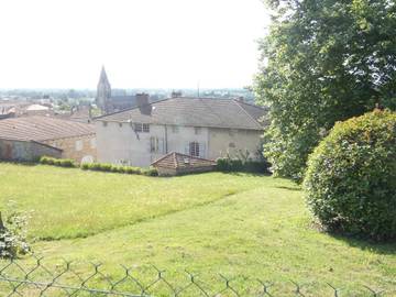 Chambre d’hôte pour 2 personnes, avec piscine ainsi que jardin et jacuzzi dans la Loire