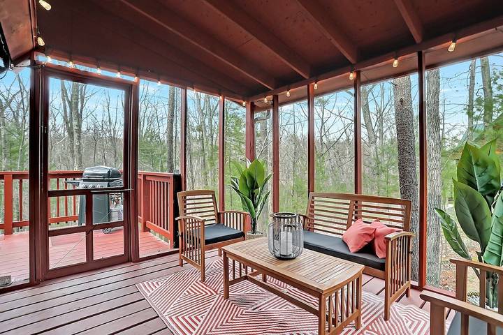 Vacation rental for 4 people, with hot tub and balcony, with pets in West Virginia