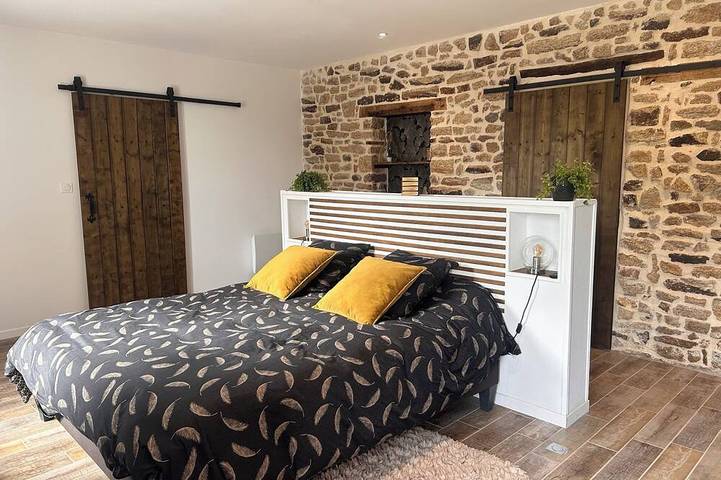 Two charming adjoining homes in the heart of a 340 m² property—sleeps 16 in Locmaria-Grand-Champ, Vannes und Umgebung