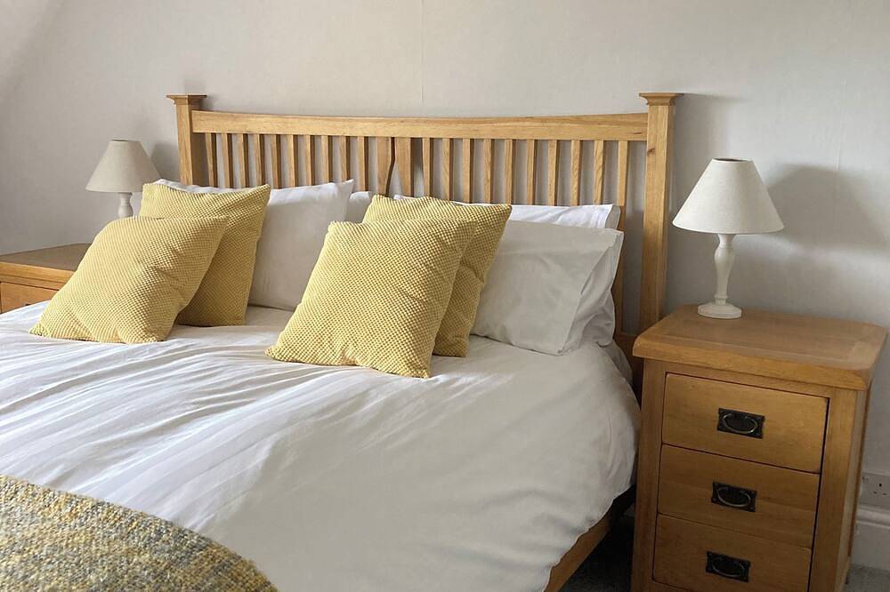 Cosy Cotswold Cottage - Penny Cottage - pet friendly - sleeps 2 in Winchcombe, Gloucestershire
