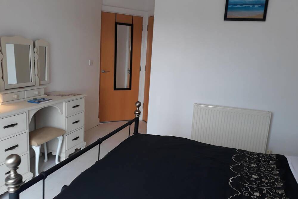 Entire apartment, Penthouse Apartment overlooking the beach views of Inch Island,Fahan Marina etc. in Inishowen, Lough Swilly