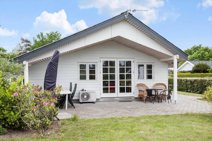 Holiday home for 7 people, with Terrace and Garden as well as Pool in Denmark