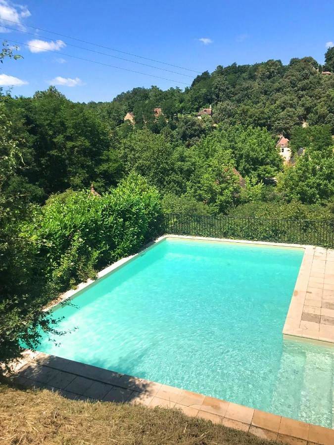 Location de vacances pour 17 personnes, avec jardin ainsi que vue et piscine, animaux acceptés à Groléjac