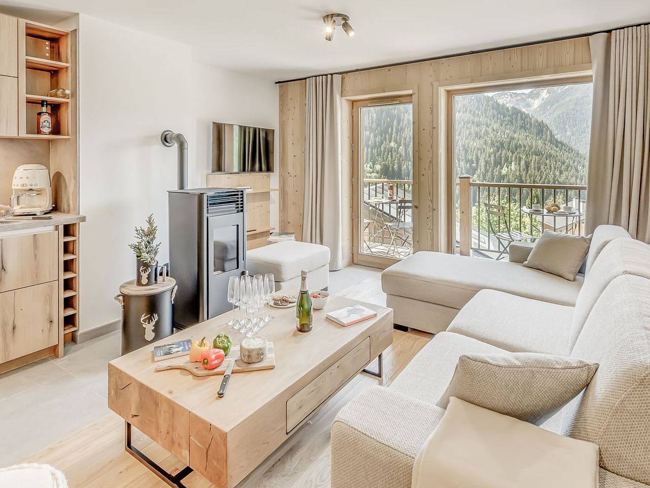 Entire apartment, Charming 4-Room Apartment for 8 in Champagny-en-Vanoise with Balconies and Modern Amenities in Champagny-en-Vanoise, Vanoise National Park