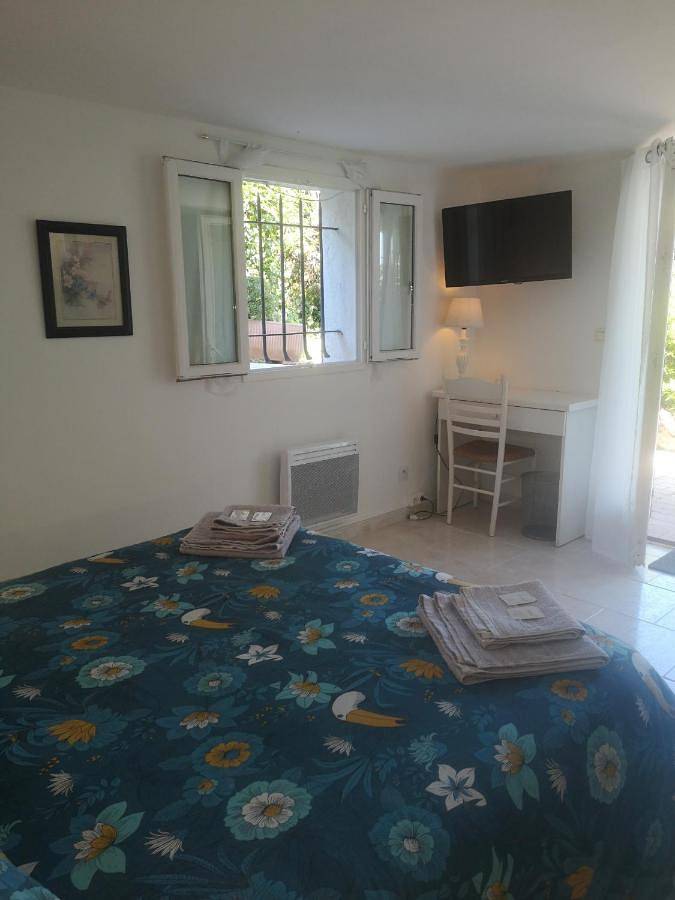 Comfort Double Room in Puget-sur-Argens, Côte méditerranéenne (France)