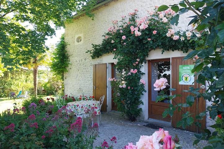 Gîte pour 6 personnes, avec Terrasse et Jardin à Salles-Lavalette