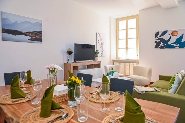 Ferienwohnung für 5 Personen, mit Balkon/Terrasse und Ausblick sowie Seeblick in Como - 2