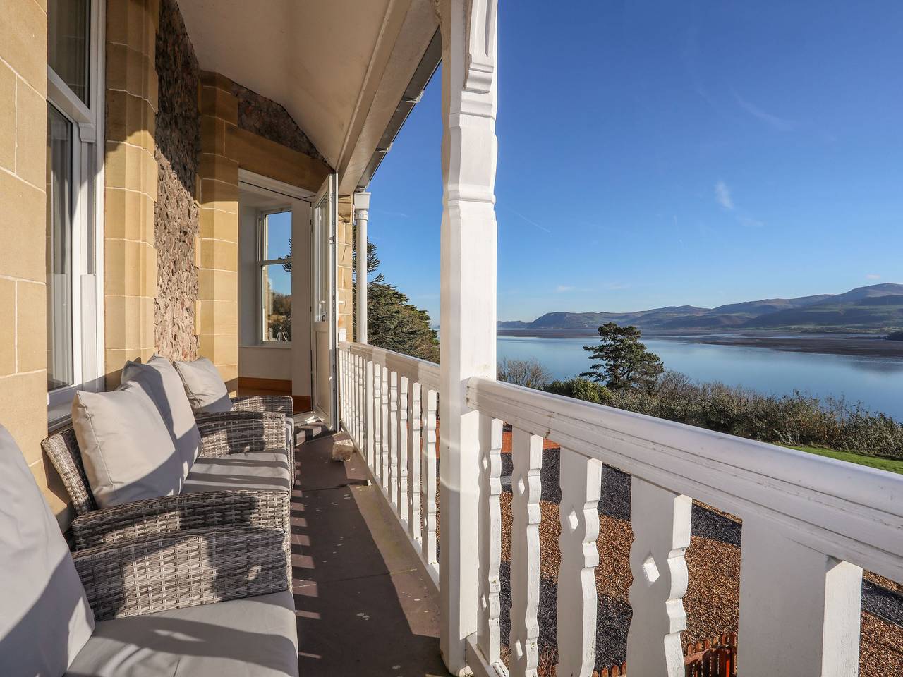 Entire apartment, Bryn Mel Manor Straits View in Isle of Anglesey