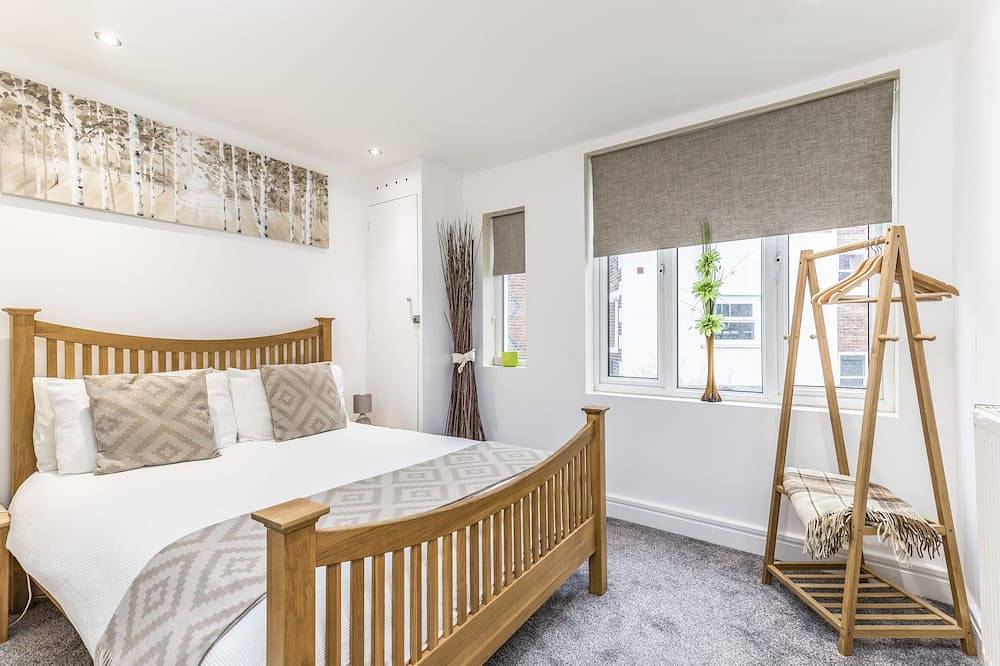 Entire apartment, Modern, Close to beach, shops and restaurants, free wi fi, Sleeps 5, in Southsea, Portsmouth