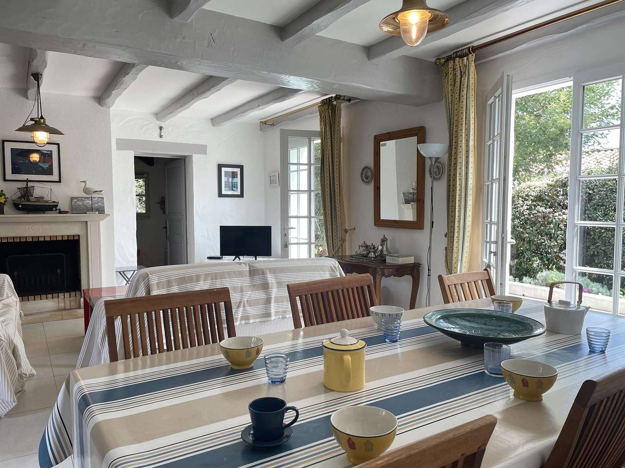 Maison confortable 5 pièces, 8 couchages, proche plage et commerces, avec jardin, terrasse et Wifi. in Noirmoutier-en-l'Île, Noirmoutier
