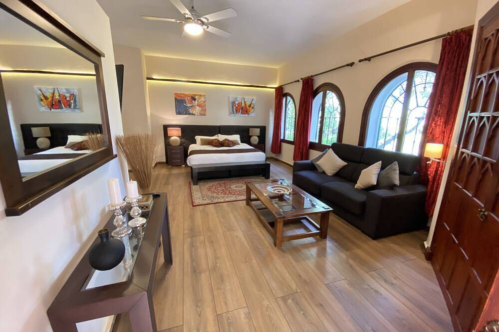 Luxury villa Lampara Great views Heated infinity pool included. in El Madronal, Benahavís