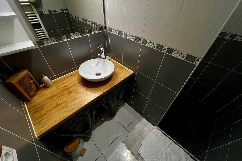 Entire apartment, Spacious and luminous flat - private parking in Poitiers, Vienne