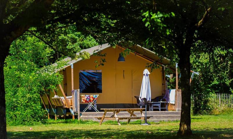Location de vacances pour 7 personnes, avec piscine et jardin ainsi que vue et terrasse à Dun-le-Palestel - 2