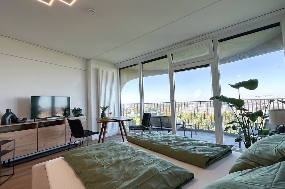 Entire apartment, ☆Bright apartment☆Wide view☆12th floor☆Netflix☆Center☆ in Augsburg, Bavarian Swabia