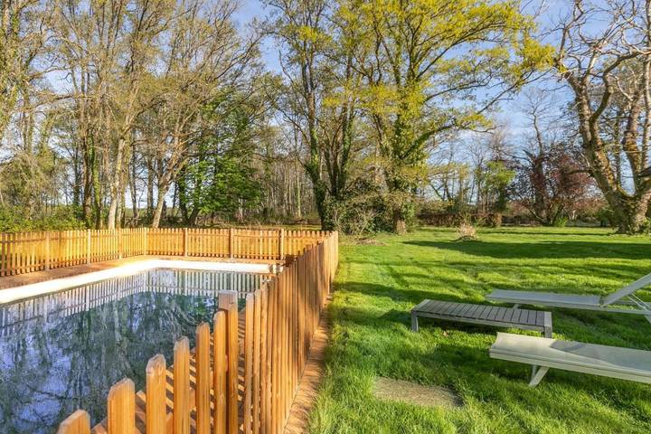 Location de vacances pour 26 personnes, avec jardin et piscine ainsi que terrasse et vue à Brinon-sur-Sauldre - 3