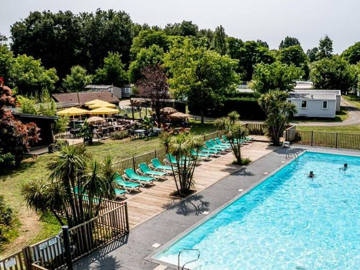 Camping pour 6 personnes, avec Terrasse et Bassin pour enfant