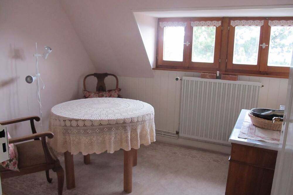 Ganze Wohnung, Lovingly furnished attic vacation apartment in Vosges house (up to 4 people maximum) in Hohrod, Regionaler Naturpark Belchen der Vogesen