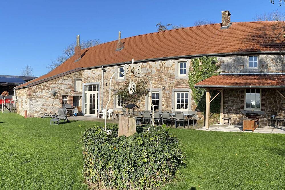 Charmantes Ferienhaus 12/14 Personen sehr komfortabel in Mettet, Region Namur