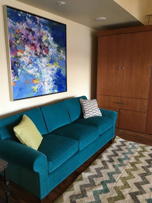 Ganze Wohnung, Kürzlich renovierte gemütliche Suite im Downton Charlevoix mit einer fabelhaften Aussicht! in Charlevoix, Charlevoix County