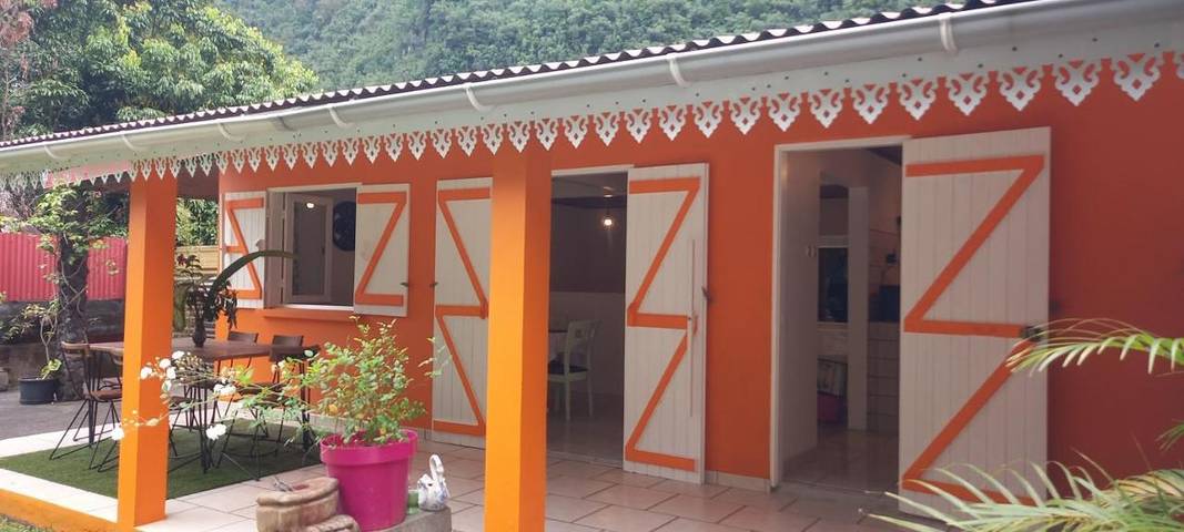 Gîte pour 6 personnes, avec vue ainsi que terrasse et jardin dans Cascade Grand Galet
