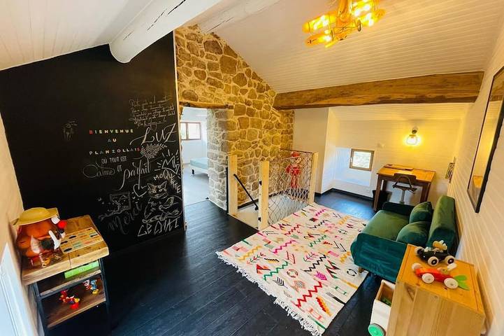 Location de vacances pour 8 personnes, avec piscine ainsi que terrasse et jardin à Planzolles - 3