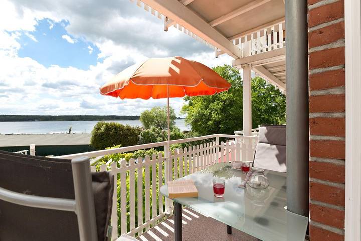 Ferienwohnung für 2 Personen, mit Balkon und Seeblick in Waren (Müritz)