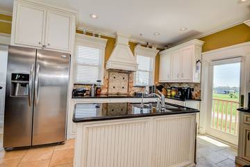 Vacation Home for 16 Guests in Galveston Island, Galveston, Picture 2