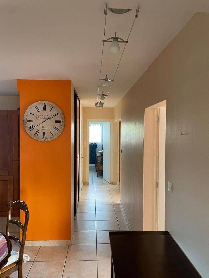 Appartement entier, Three-Bedroom Apartment in Saint-Herblain, Région de Nantes